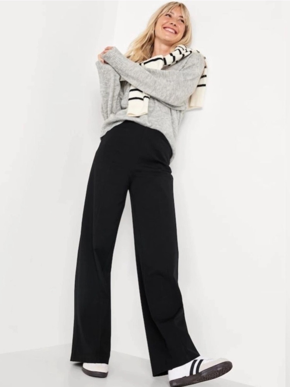Old Navy High Waisted Pixie Pull On Pant in Black, size Small
